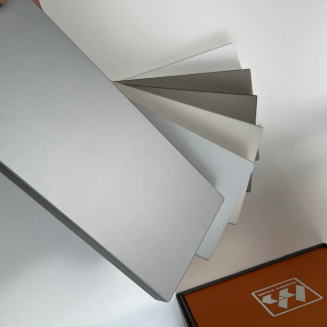 Blizgus PET laminatas