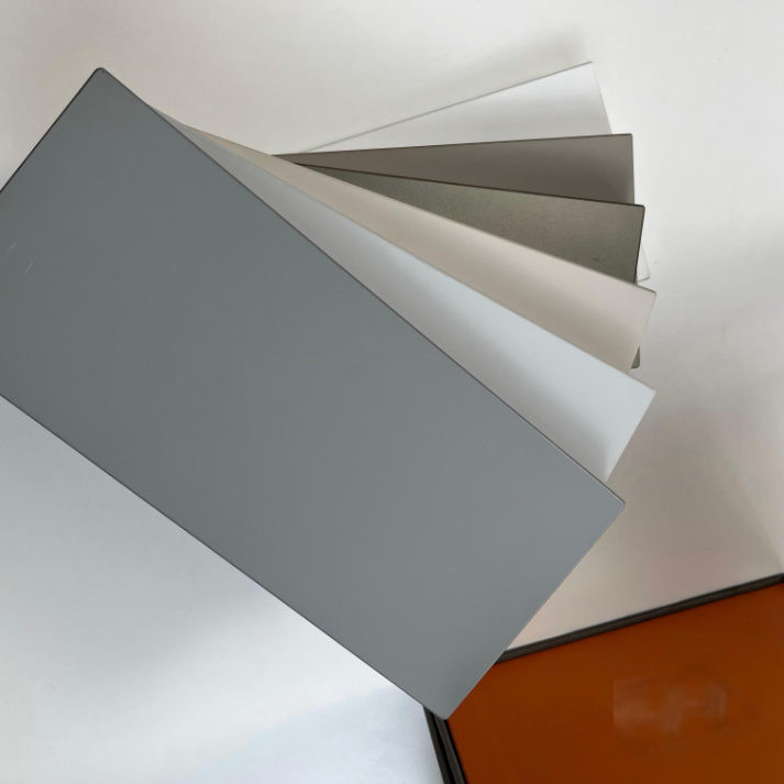 Matinis PET laminatas